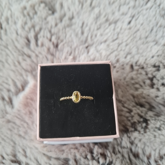 9ct Yellow Gold and lemon sapphire ring - size 50 - Picture 2 of 2